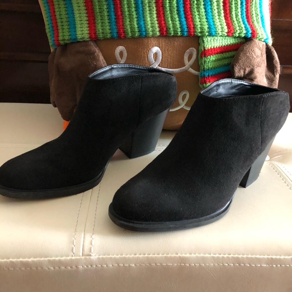 🍁3/$15🍁Brash Black Suede Booties